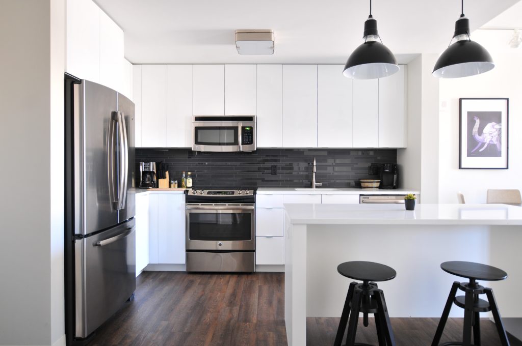How does the New Home Warranty in Alberta protect condo owners?
